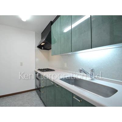 キッチン　同タイプ7階のお部屋を撮影。仕様が異なることがあります。