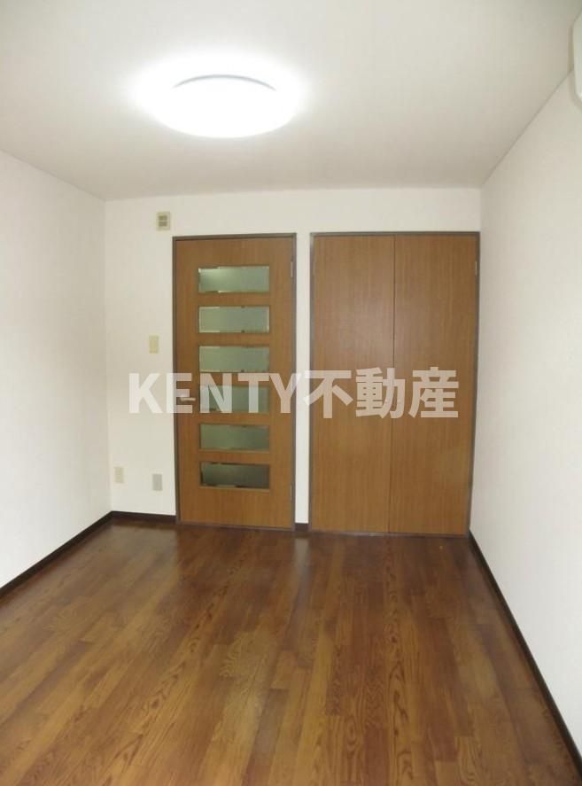 居室・リビング　こちらの居間で趣味の時間をお楽しみください