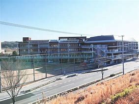 中学校　加東市立東条学園小中学校（中学校）まで2000m