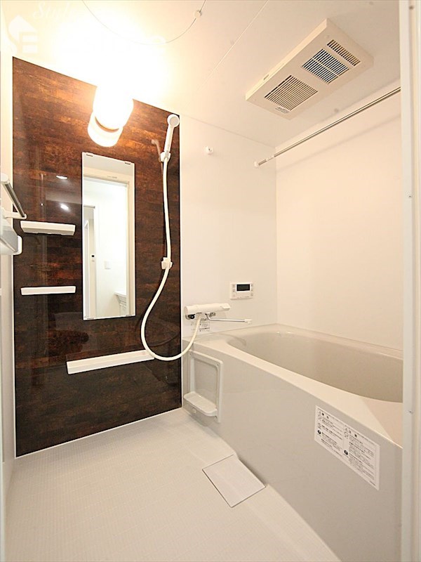 バス・シャワールーム　バスルーム