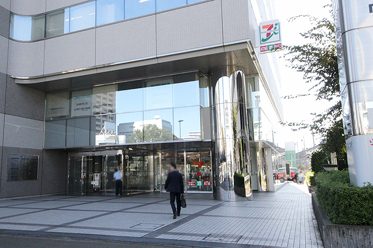 コンビニ　セブンイレブン 高崎駅東口店（コンビニ）まで237m