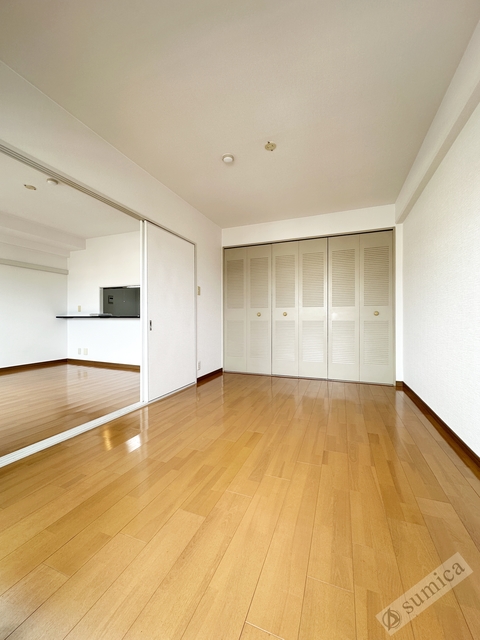 その他部屋・スペース　洋室も広々・ドアを開ければ１７帖のリビングです♪♪