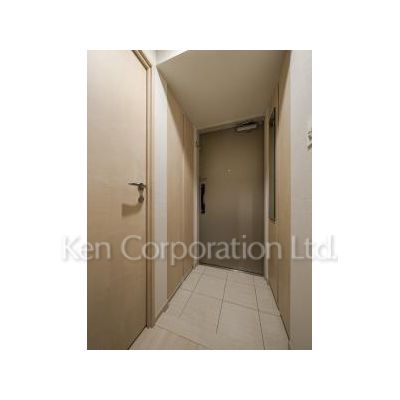 玄関　同タイプ12階のお部屋を撮影。仕様が異なることがあります。