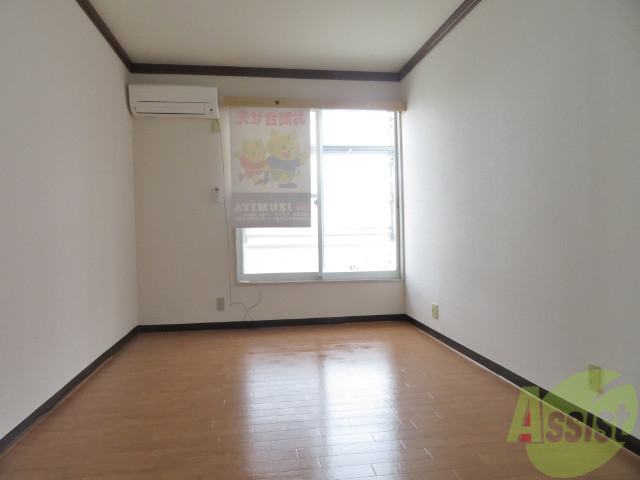 居室・リビング　７．５帖の洋室です。広々として、きれいですね。