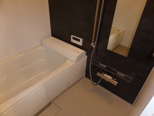 バス・シャワールーム　コンパクトで使いやすいお風呂です