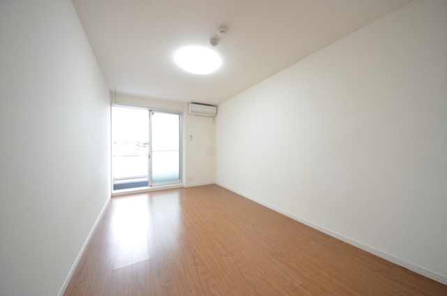 居室・リビング　★大きな窓が、お部屋を明るくしてくれます★