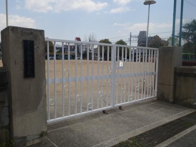 小学校　神戸市立御影小学校（小学校）まで707m