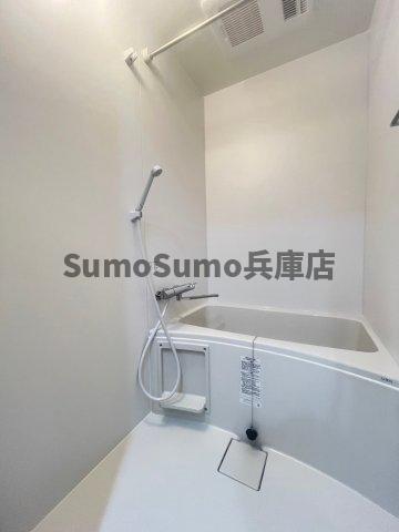 バス・シャワールーム　コンパクトで使いやすいお風呂です