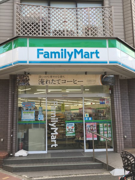 コンビニ　ファミリーマート墨田両国東口店（コンビニ）まで3m