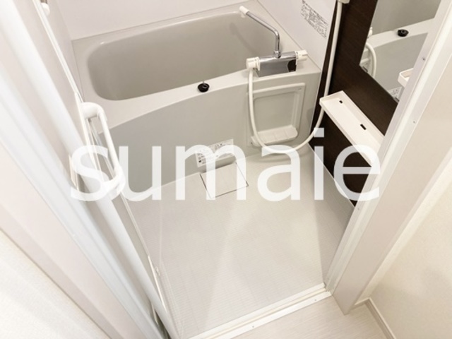 バス・シャワールーム　清潔感のあるバスルーム。