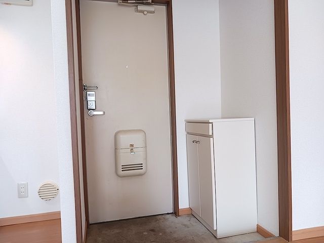 エルディム平沢の玄関写真