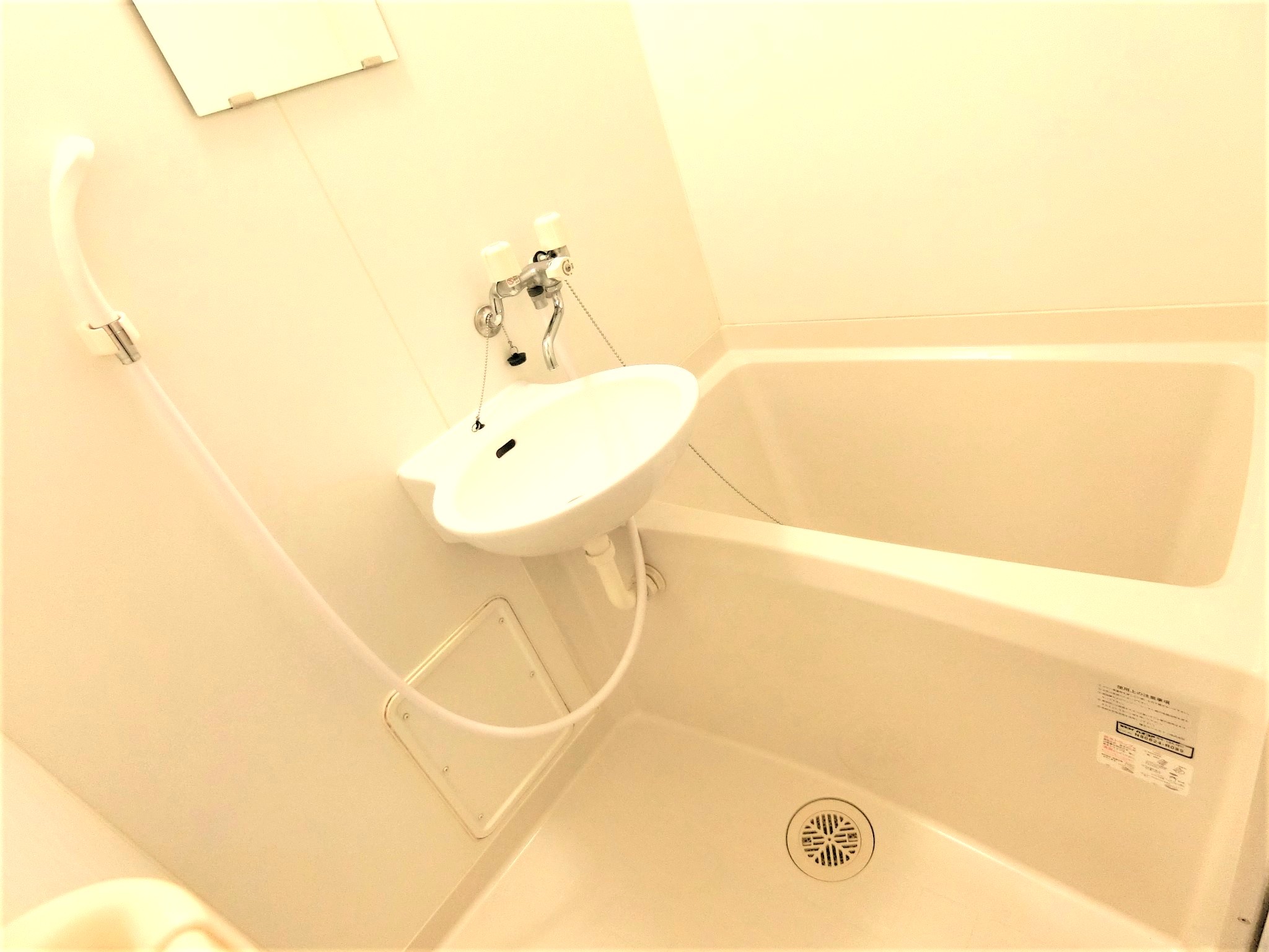 バス・シャワールーム　浴室乾燥機付きなので雨の日でも洗濯物を干せます☆