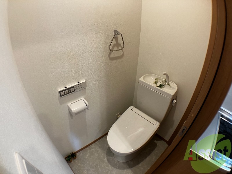 トイレ　トイレはウォシュレット機能付き。シャワートイレは日本の宝。