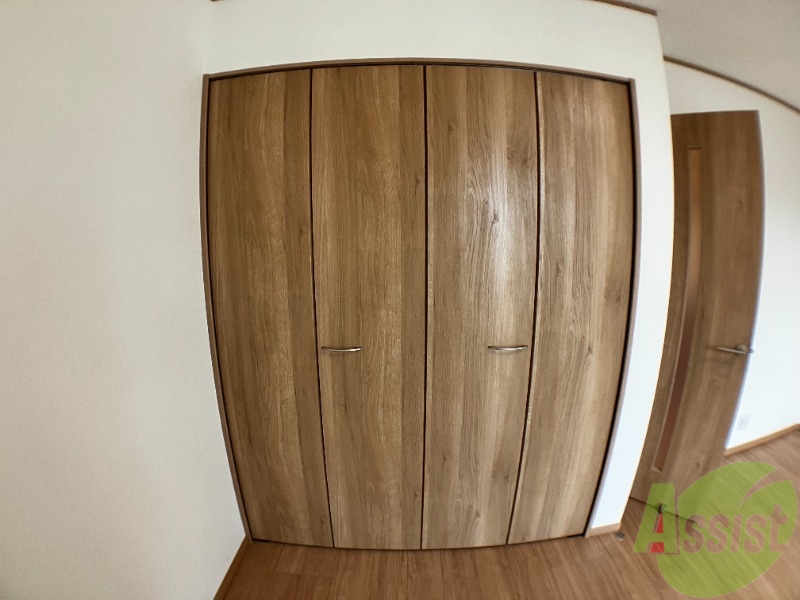 収納　洋室にあるクローゼットです。両開きになっています。