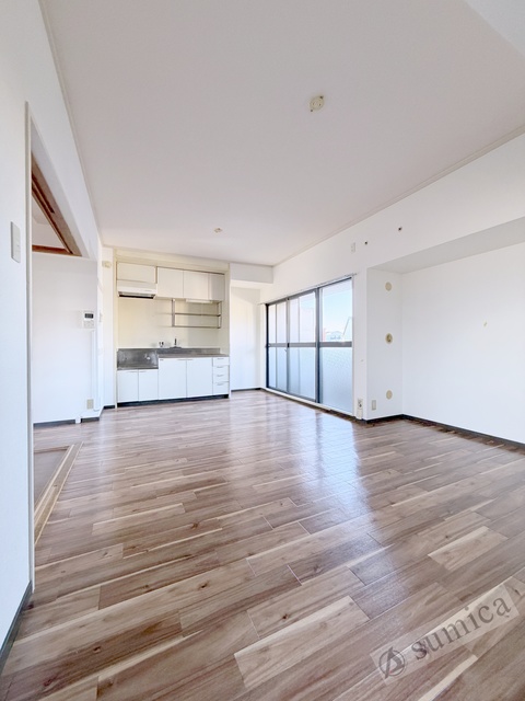 居室・リビング　ワンちゃん猫ちゃんも嬉しい明るいお部屋です