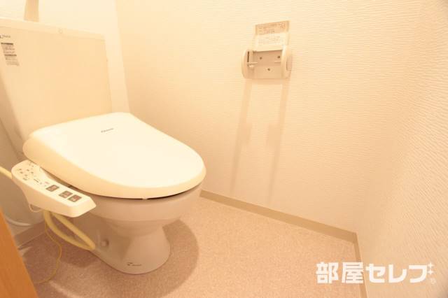トイレ　清潔感のある色合いです