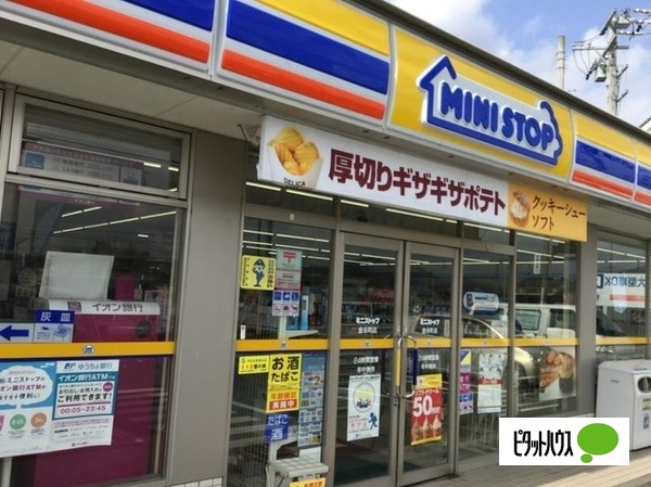 コンビニ　ミニストップ金谷町店（コンビニ）まで742m