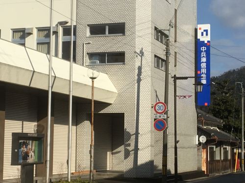 銀行　中兵庫信用金庫 柏原支店（銀行）まで652m