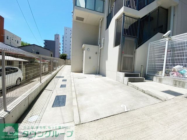 駐車場　庭