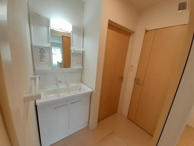 洗面設備　※別号室の写真です。