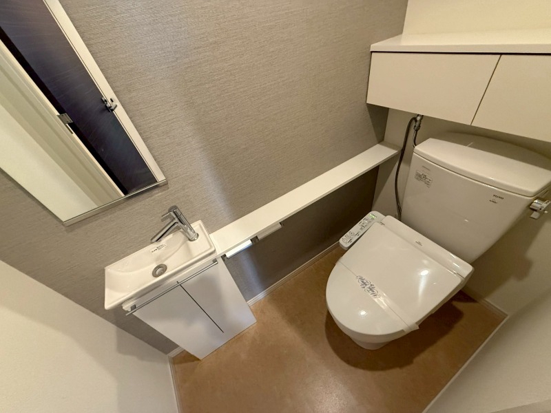 トイレ　こちらはトイレです。清潔感があり、安心して使用できます。