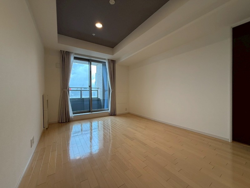 その他部屋・スペース　寝室はこちらです。光が差し込む、温かみのあるお部屋です。