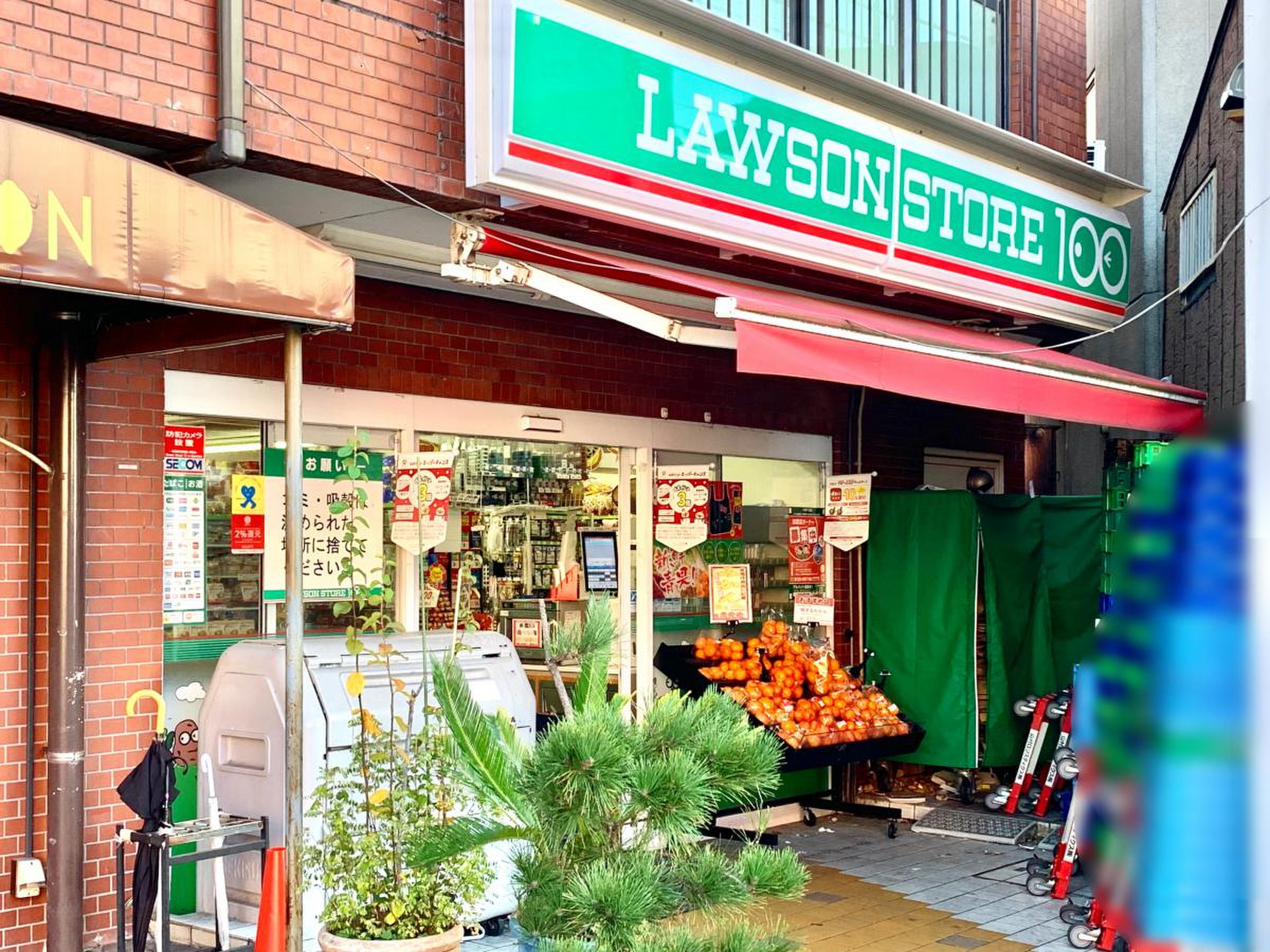 コンビニ　ローソンストア100北新宿店（コンビニ）まで213m