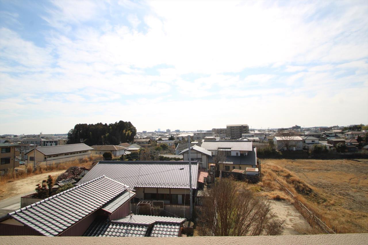 バルコニー　最上階角部屋の為眺め良いです☆