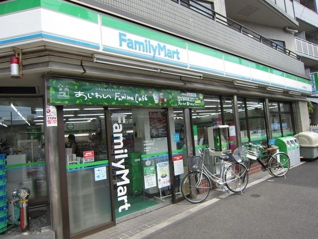 コンビニ　ファミリーマート（コンビニ）まで600m