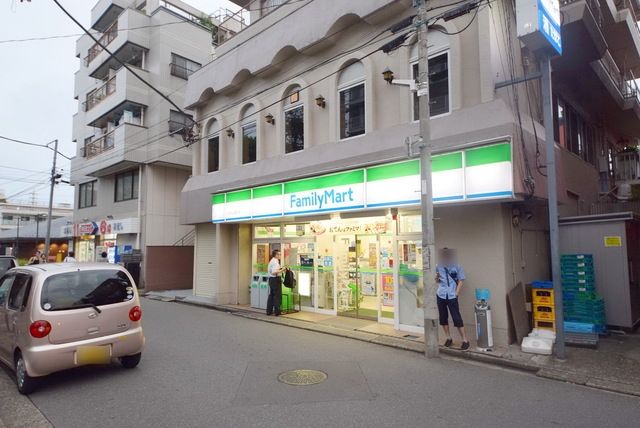 コンビニ　ファミリーマート大宮公園前店（コンビニ）まで549m