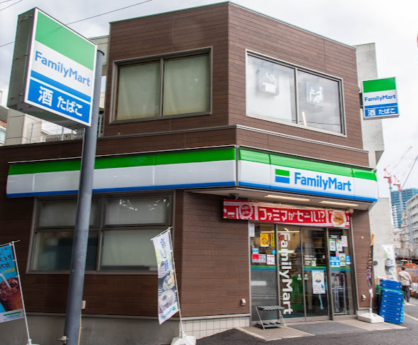 コンビニ　ファミリーマート 豊島南池袋三丁目店（コンビニ）まで527m