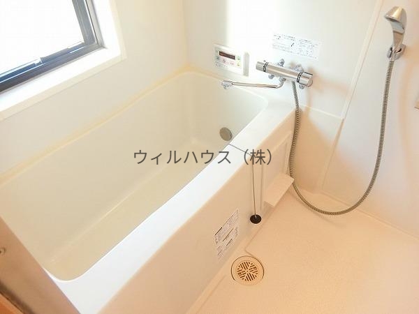 バス・シャワールーム　浴室乾燥機付きバス！