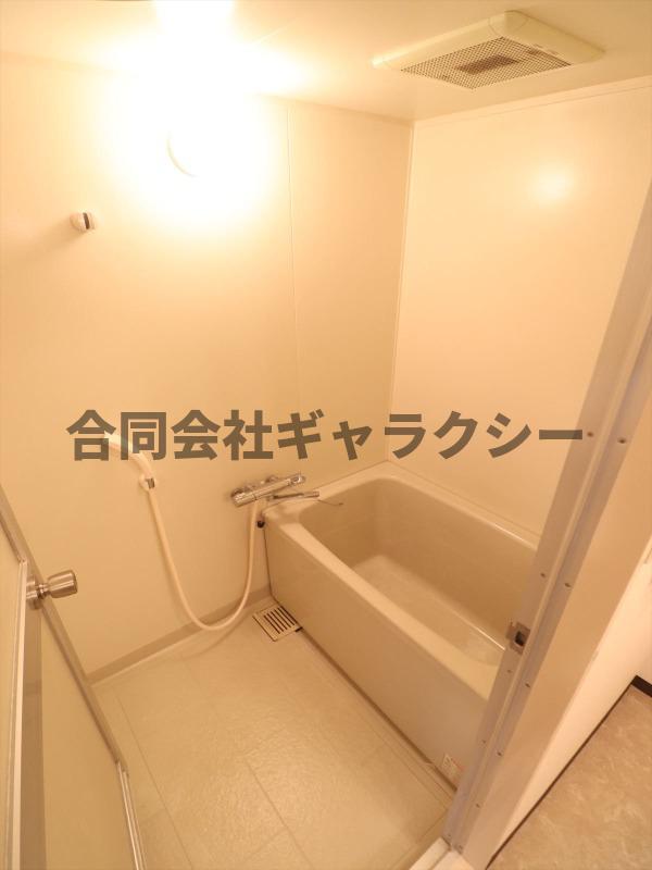バス・シャワールーム　清潔感のあるバスルーム