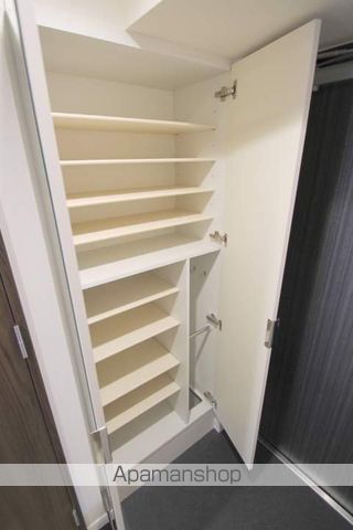 プレサンス松屋町ヴェルデスの玄関写真