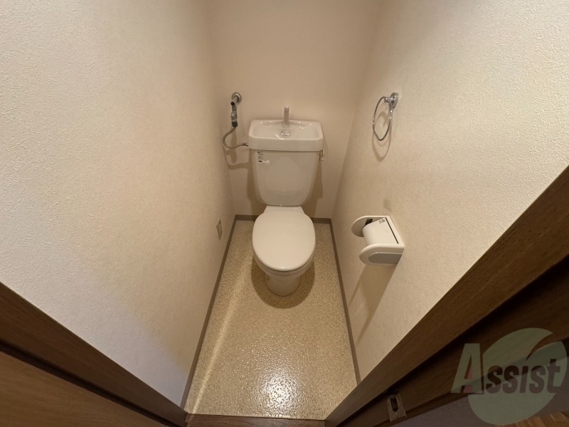 トイレ　こちらはトイレです。清潔感があり、安心して使用できます。