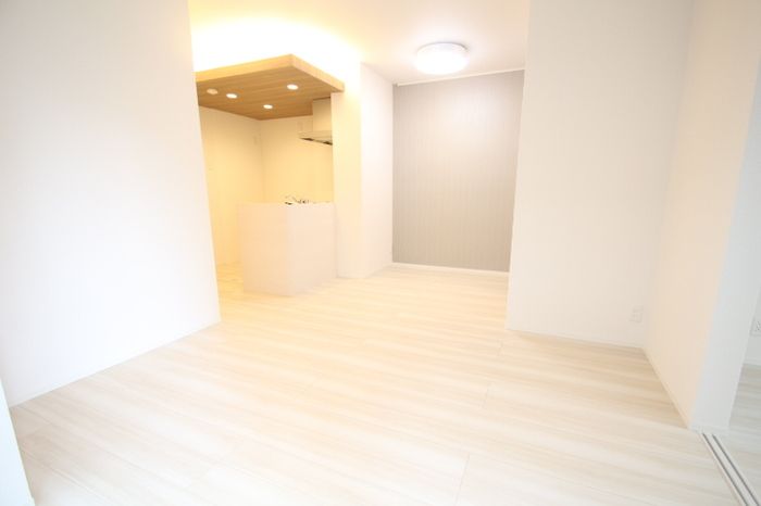 居室・リビング　リビングは10.97帖♪フローリングのお部屋です☆