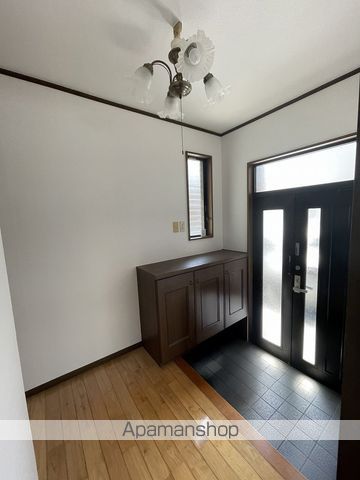 下荒田2丁目貸家の玄関写真