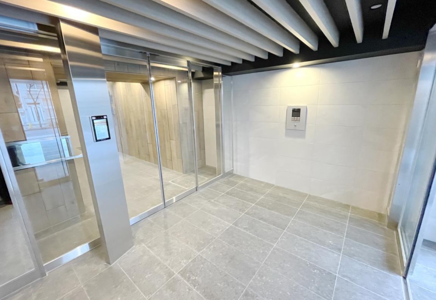 都営三田線 三田駅 徒歩4分 14階建 築5年の外観写真