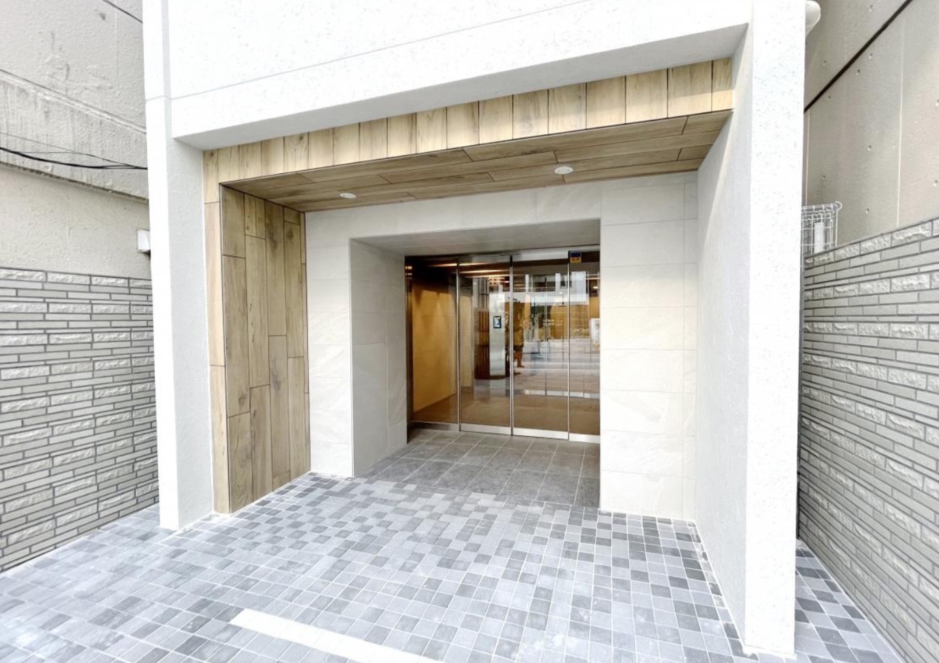 都営三田線 三田駅 徒歩4分 14階建 築5年の外観写真