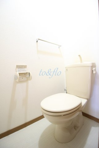 東急田園都市線 鷺沼駅 徒歩22分 2階建 築26年のトイレ写真