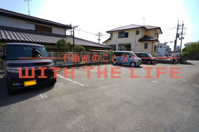 駐車場　車をお持ちの方に嬉しい駐車場付きの物件です