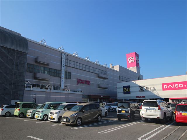 【ファミール西条朝日町のスーパー】