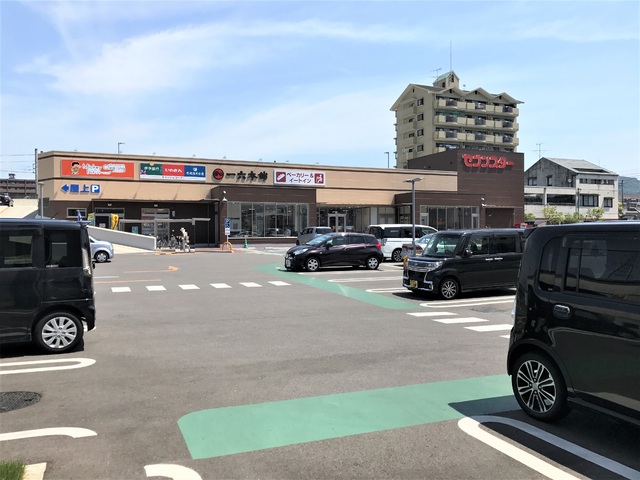 【松山市愛光町のマンションのスーパー】