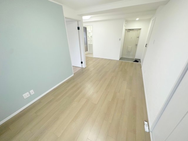 居室・リビング　明るく広々としたリビングです。