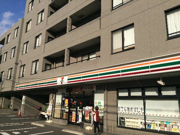 【横浜市金沢区富岡東のマンションのコンビニ】