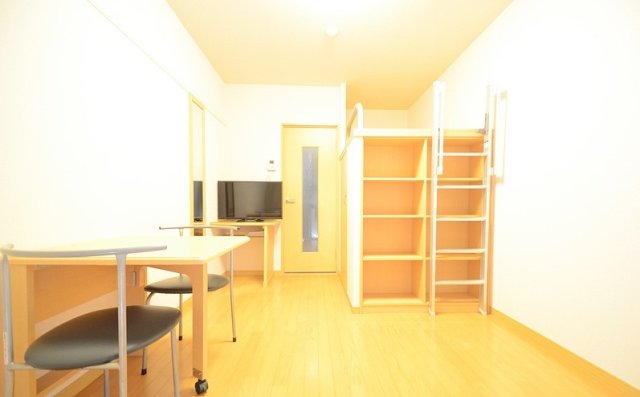 居室・リビング　同物件別号室