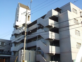 【姫路市飾磨区若宮町のマンションの建物外観】