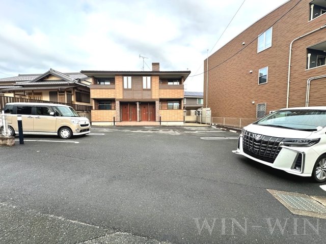 【豊橋市老津町のアパートの駐車場】