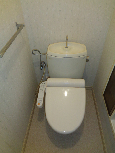 トイレ　床張替え