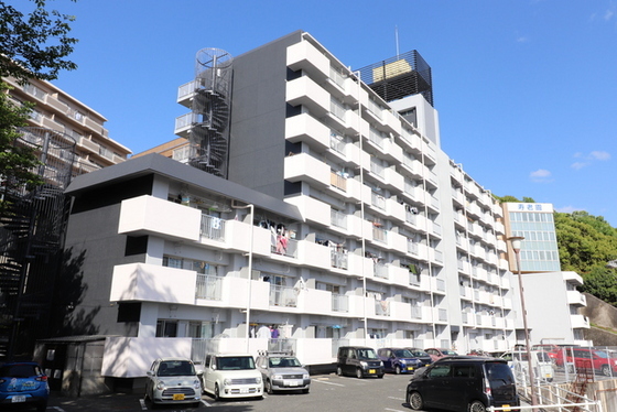 広島市東区山根町のマンションの建物外観